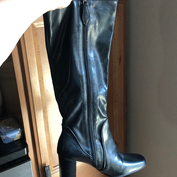 Boots - Picture 2 of 4